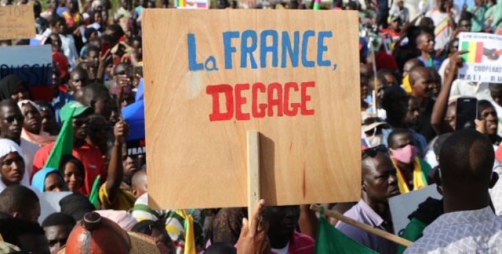 Le peuple Africain se soulève contre la France